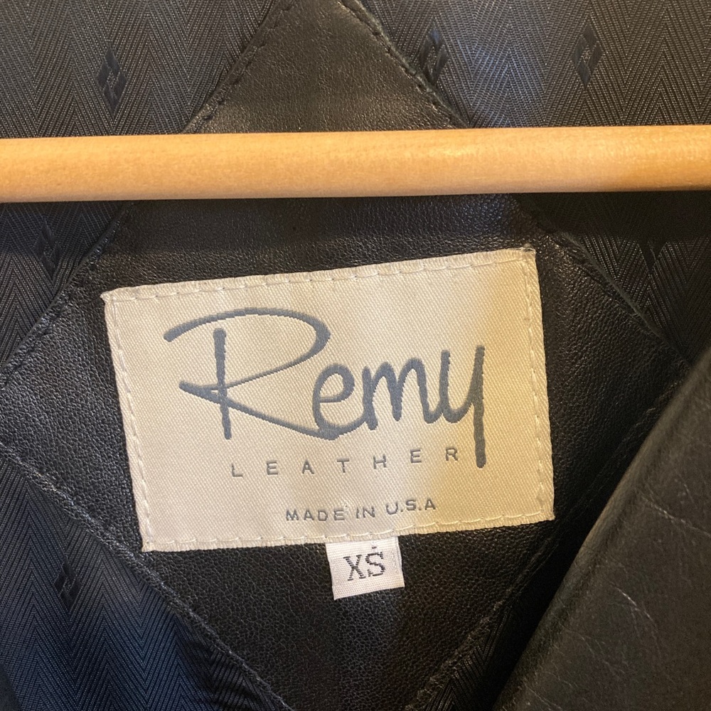Vintage Remy leather jacket! - Picture 2 of 9